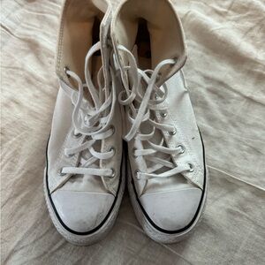 White converse platform size 9. Has small makeup stain showing in photos